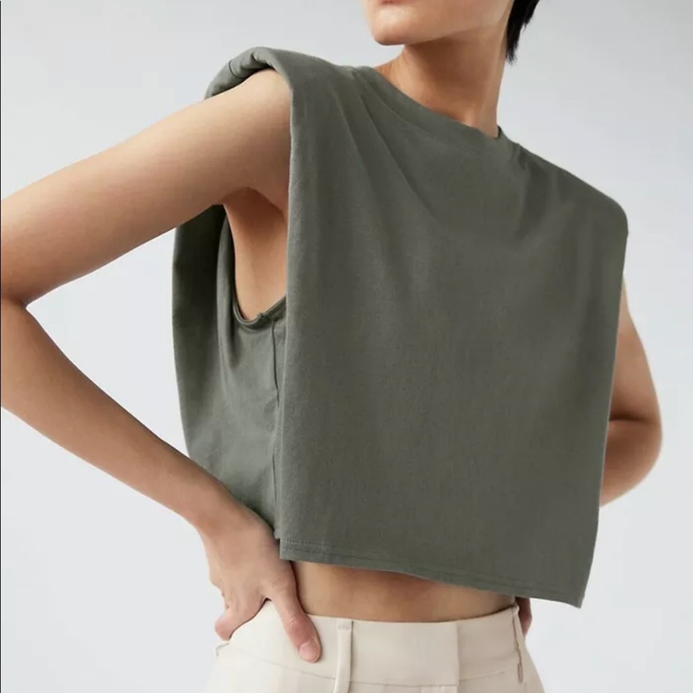 Aritzia Babaton Cropped Shoulder Pad Tee Size XXS